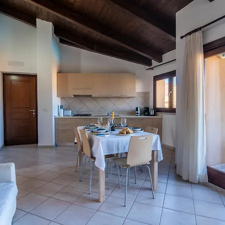 Domu Bonora - Relax Among Red Rocks And Pool